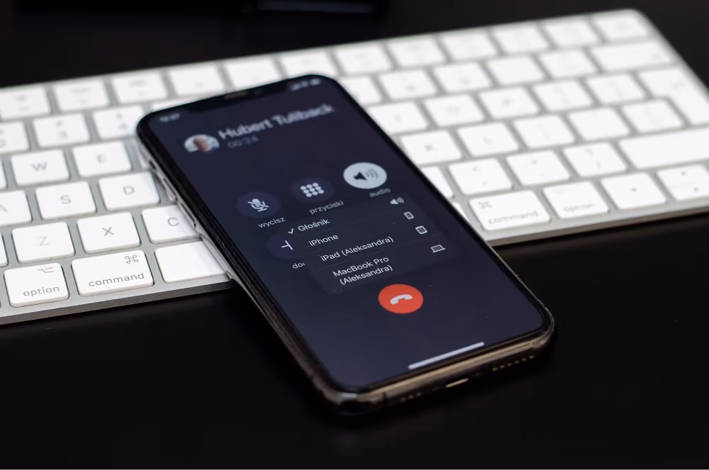Rozmowy telefoniczne bez sciągania słuchawek i wiadomości bezpośrednio na komputerze