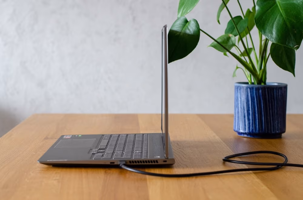 Notebook ThinkBook 16p 2. generacji i ThinkVision M14