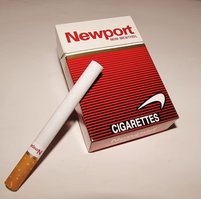 Reklama papierosów Newport