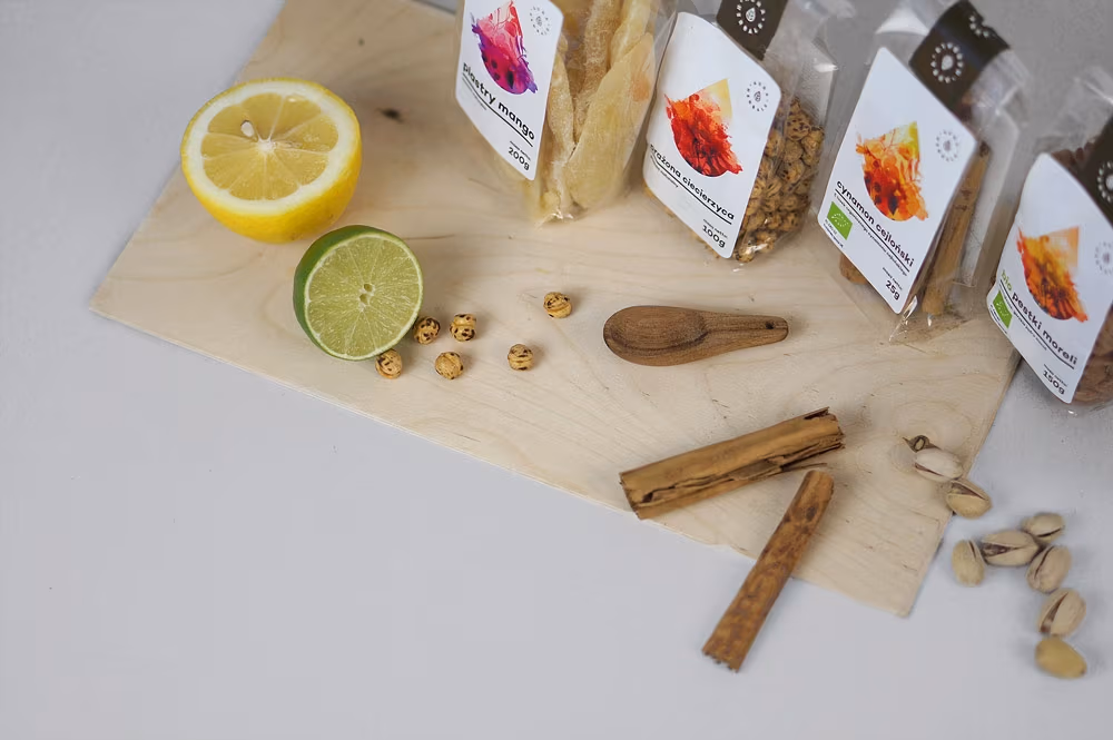 Identyfikacja wizualna Aura Herbals od less. studio