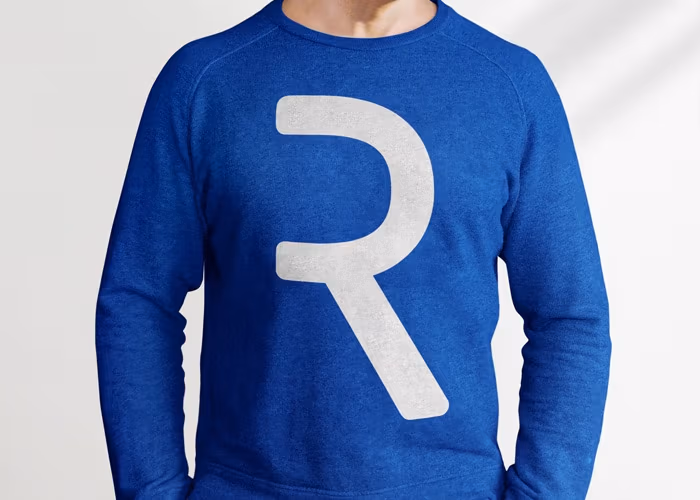 Mockup - sweter z nadrukiem - freebies, darmowe materiały