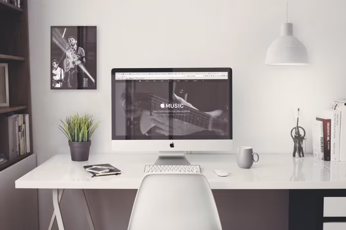 free-imac-5k-retina-27-inch-home-office-mockup