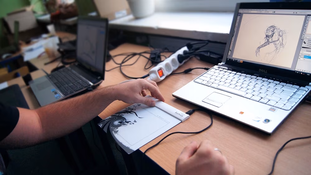 Łukasz i tablet Kanvus Light 64