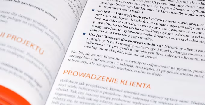 Obszerny rozdział dotyczący komunikacji z klientem
